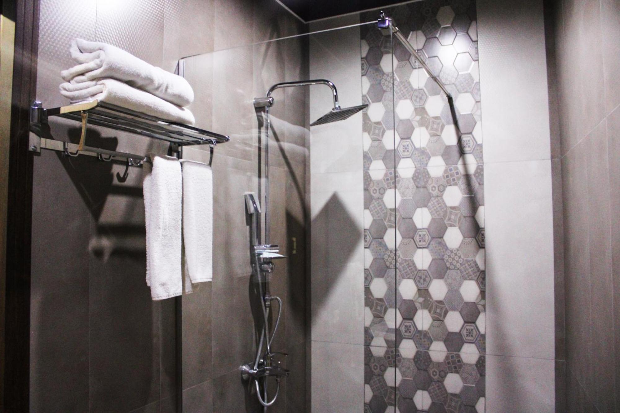 Отель 7 Rooms Tserovani Экстерьер фото