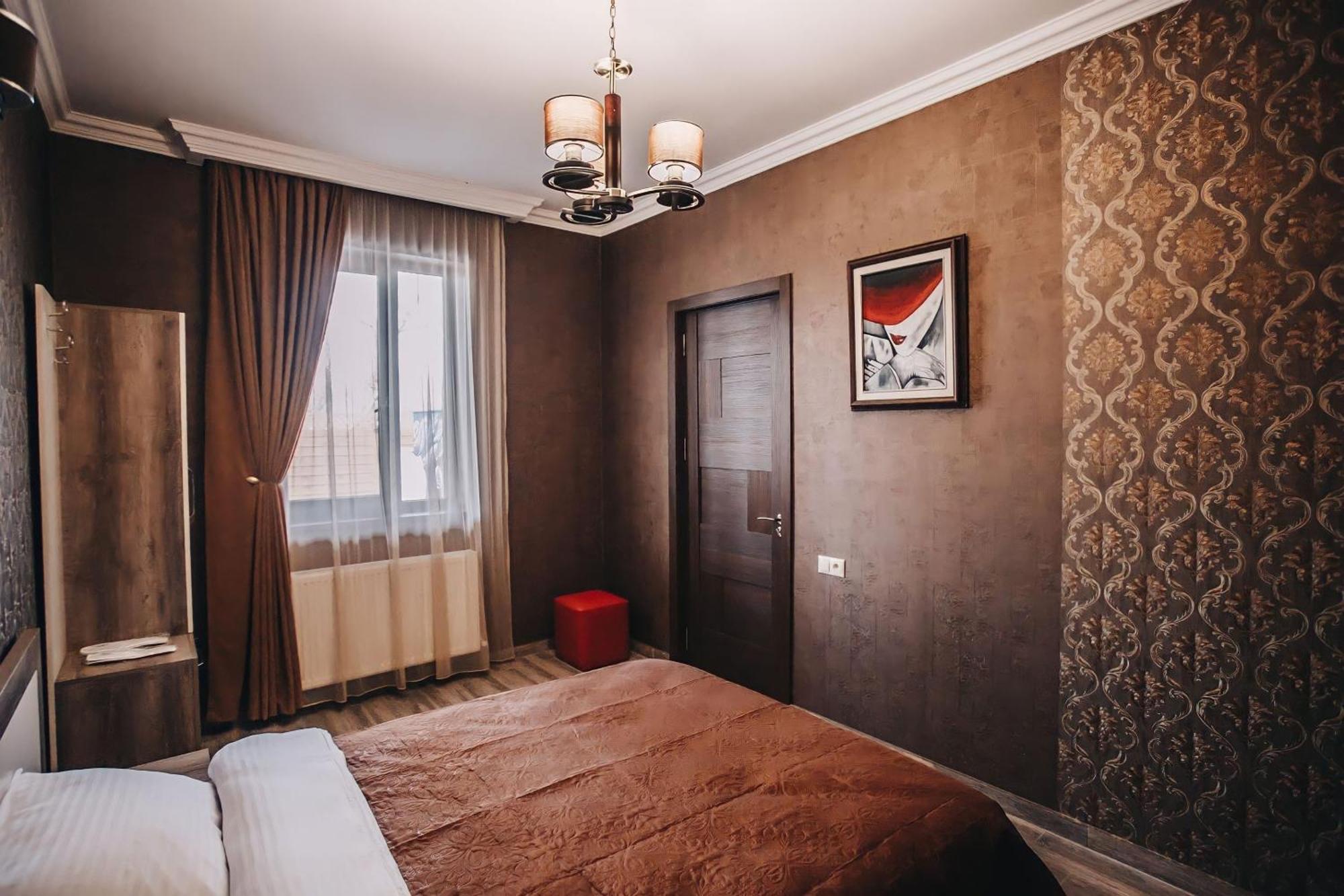 Отель 7 Rooms Tserovani Экстерьер фото