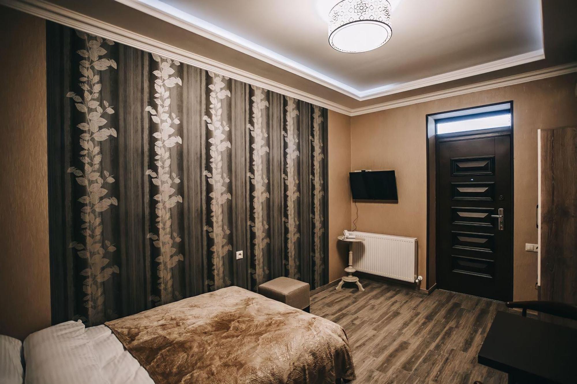 Отель 7 Rooms Tserovani Экстерьер фото